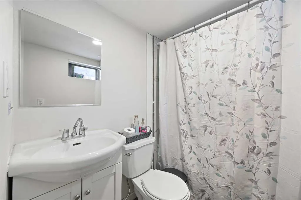 24 Laguna Close NE