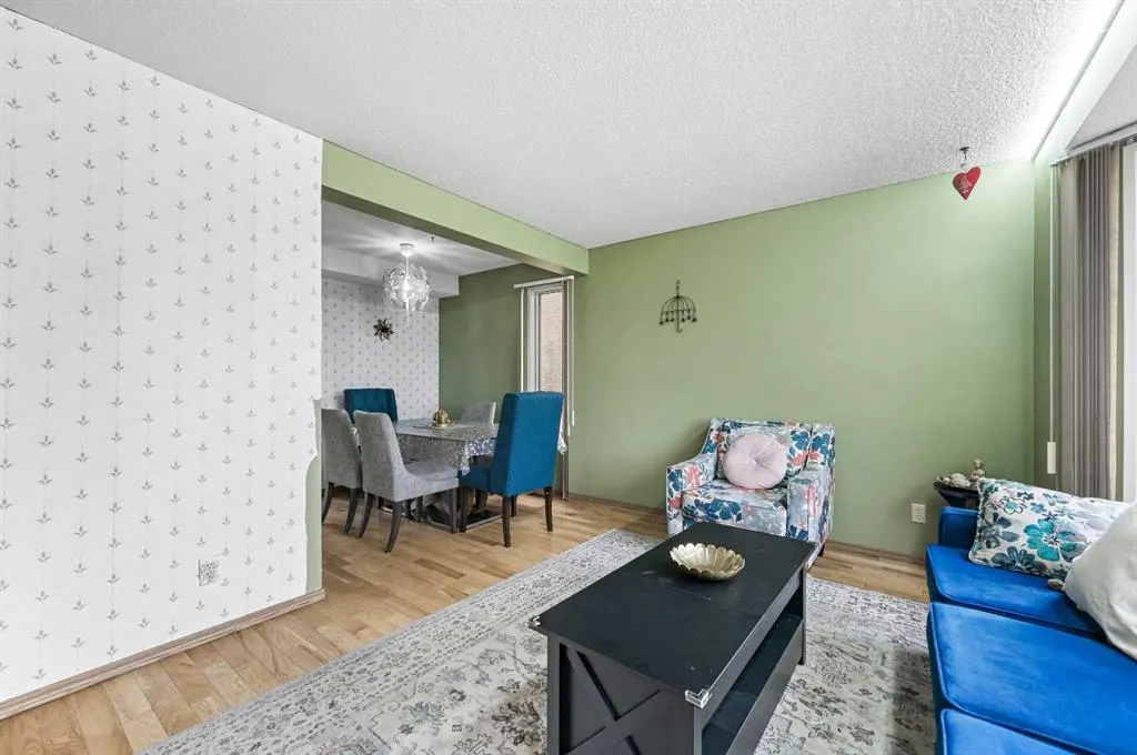24 Laguna Close NE