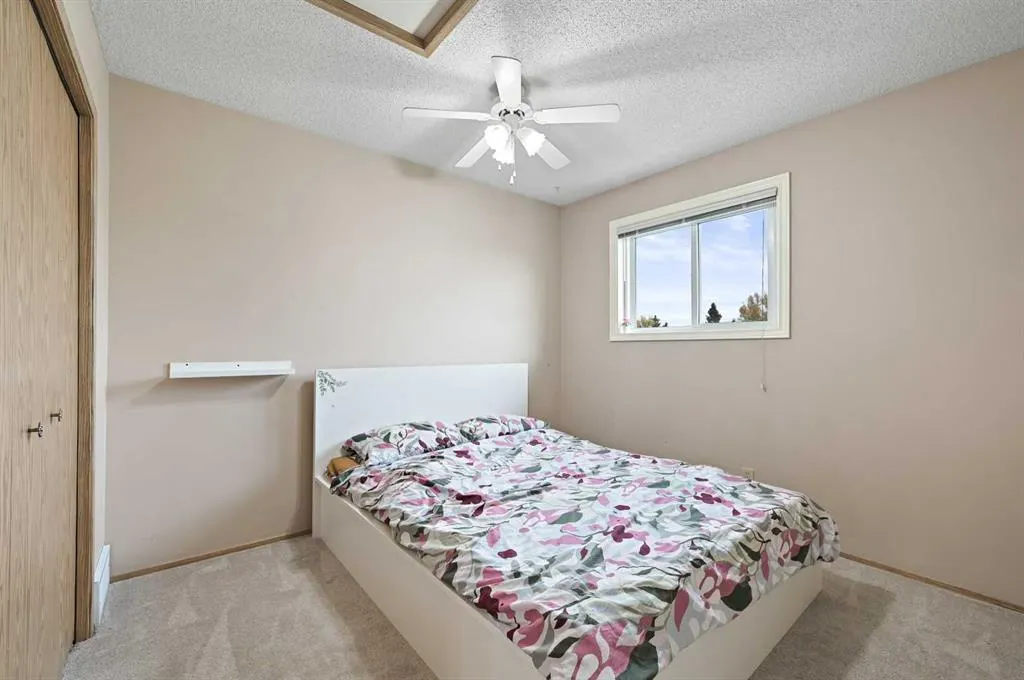 24 Laguna Close NE