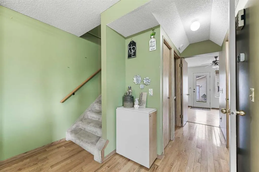 24 Laguna Close NE