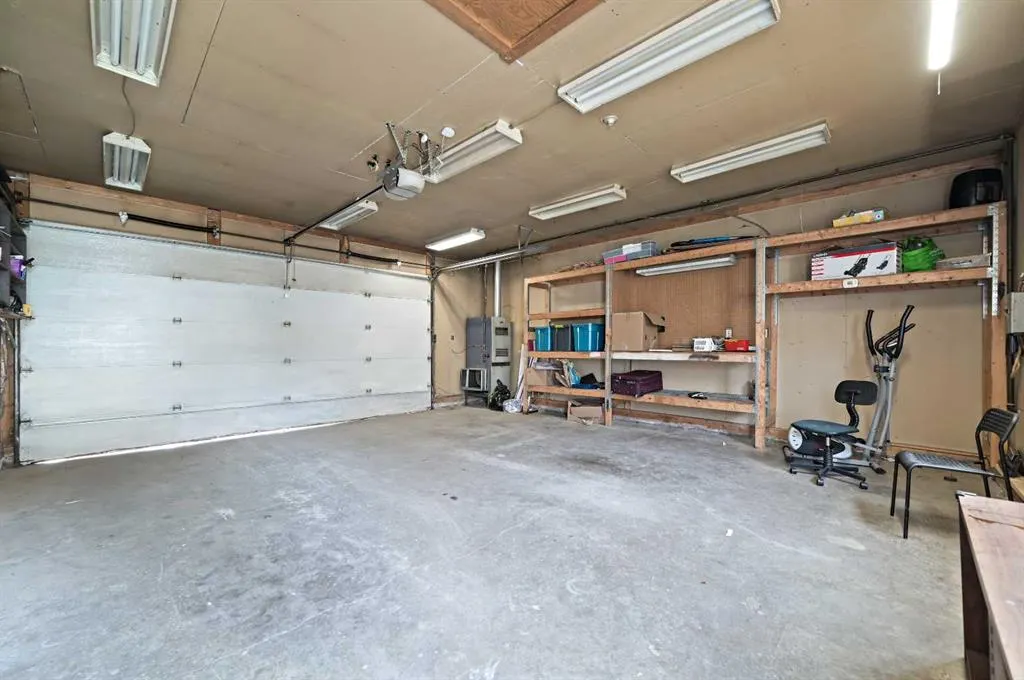 24 Laguna Close NE