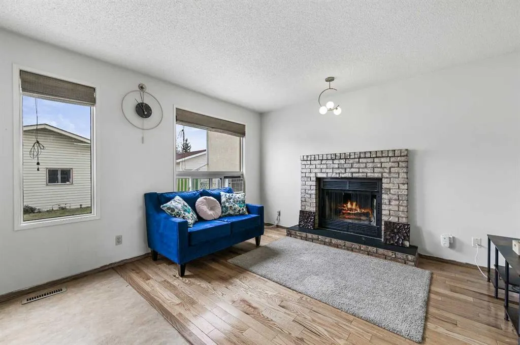 24 Laguna Close NE