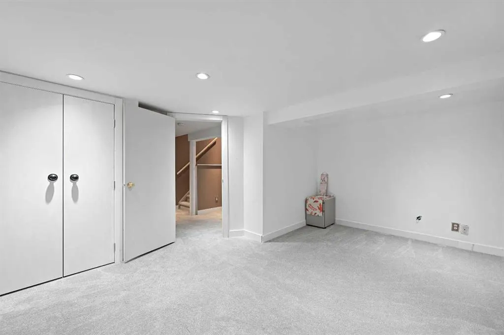 24 Laguna Close NE