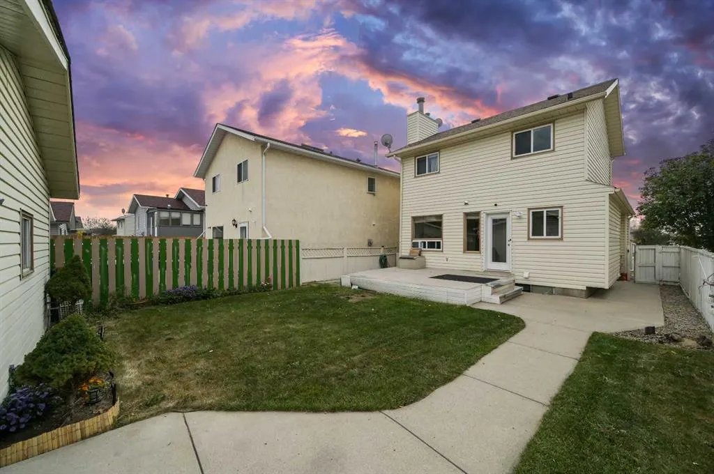 24 Laguna Close NE
