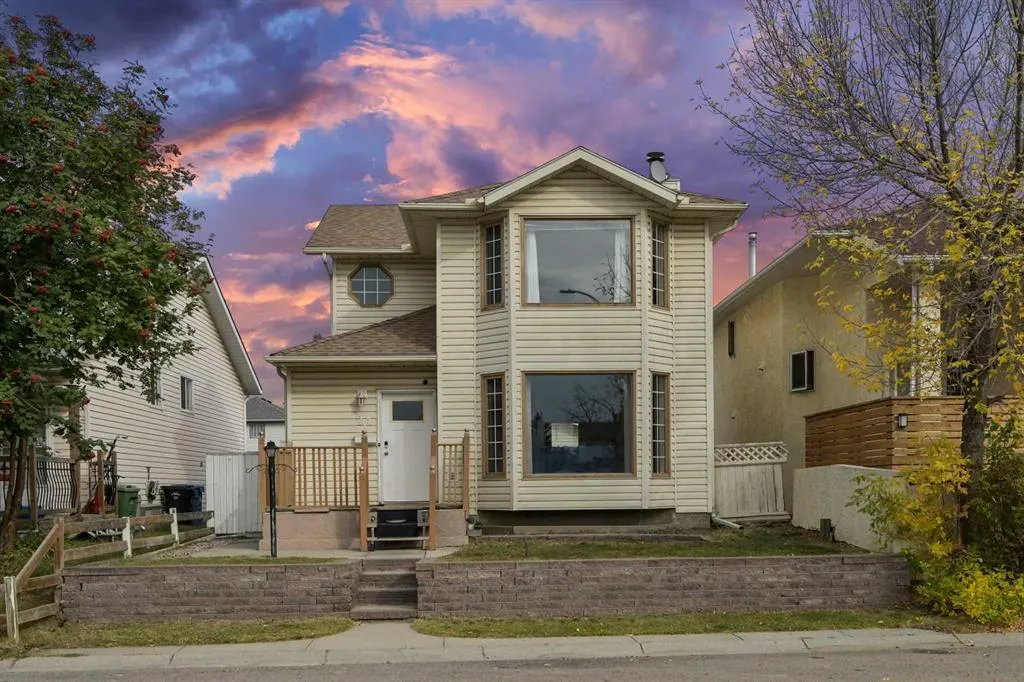 24 Laguna Close NE