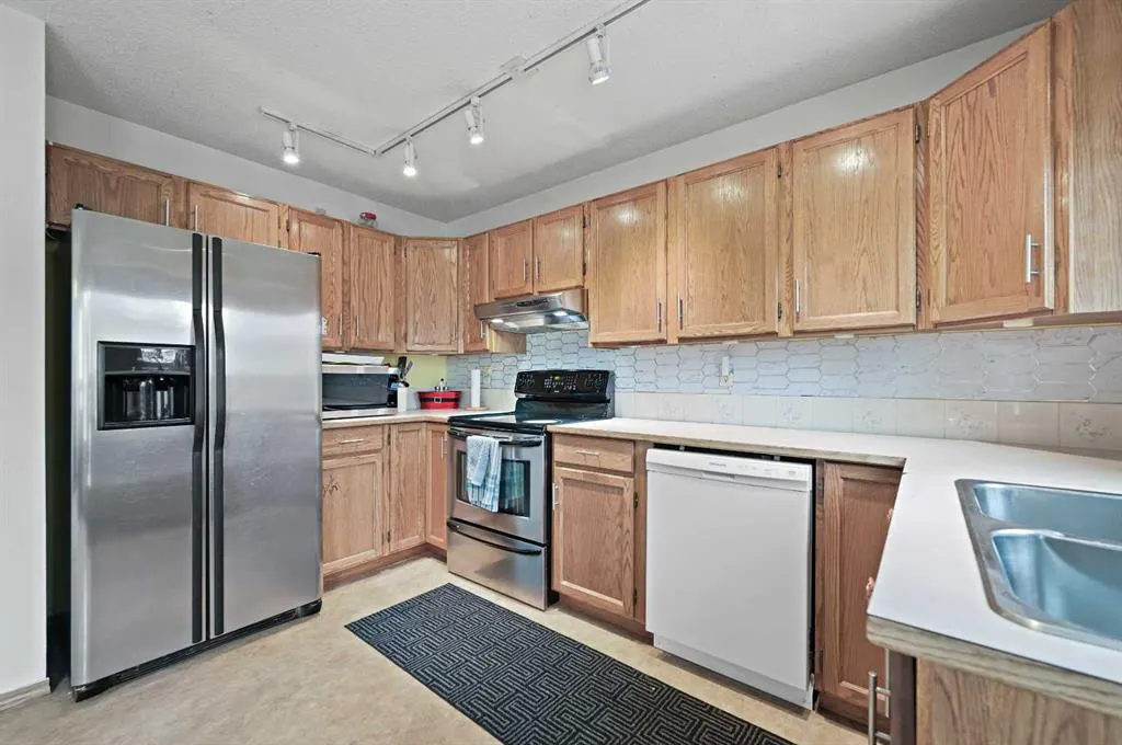 24 Laguna Close NE