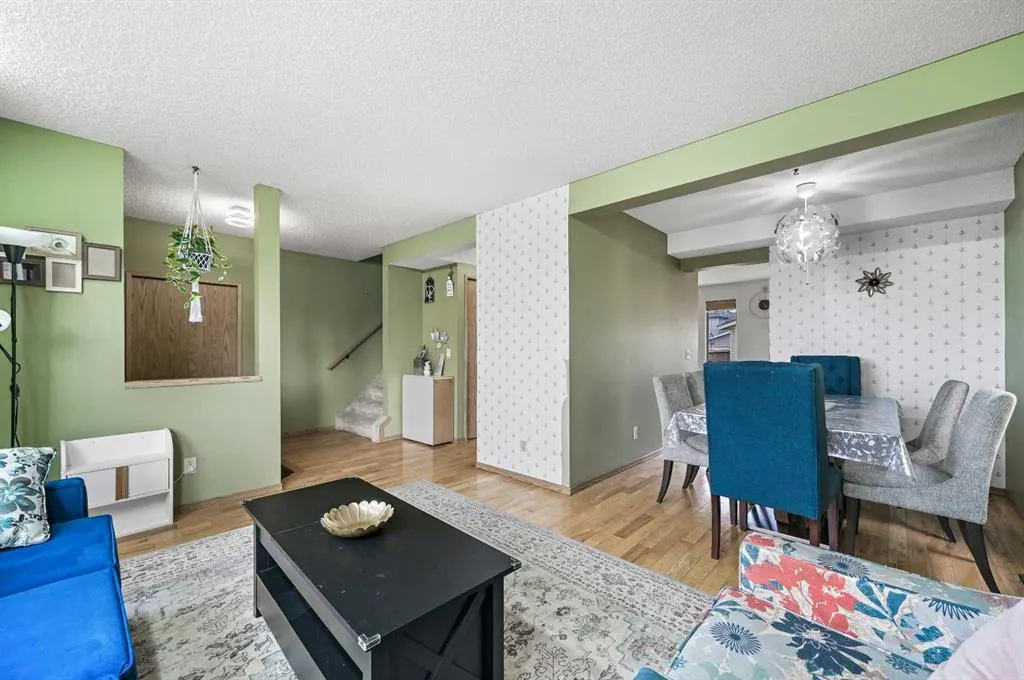 24 Laguna Close NE