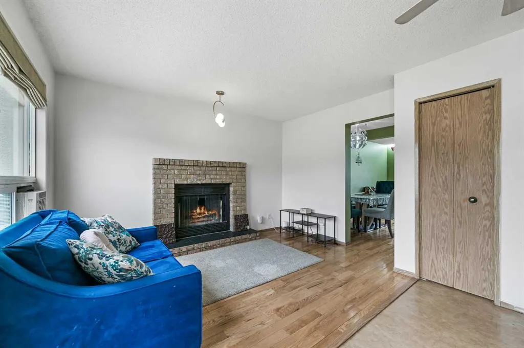 24 Laguna Close NE