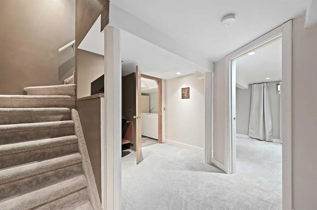 24 Laguna Close NE