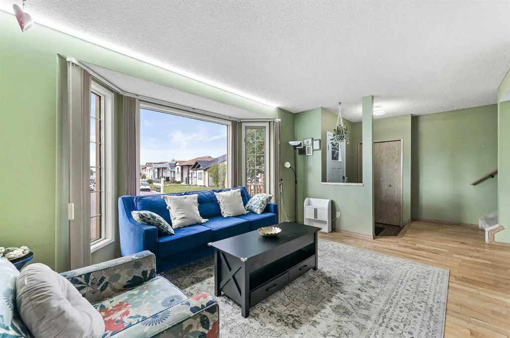 24 Laguna Close NE