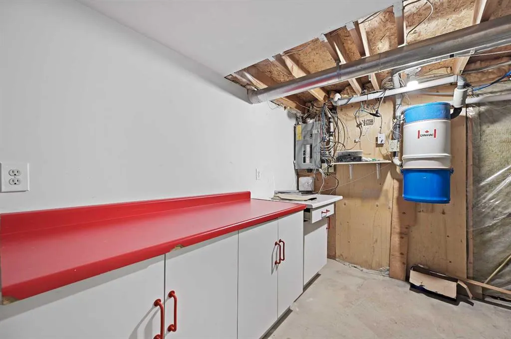 24 Laguna Close NE