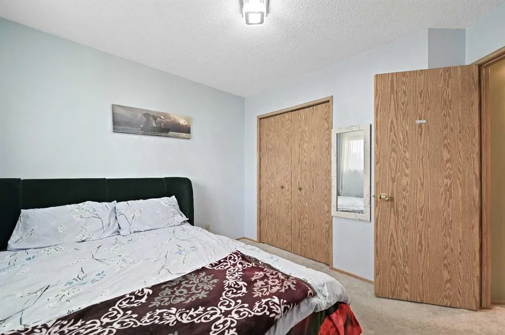24 Laguna Close NE