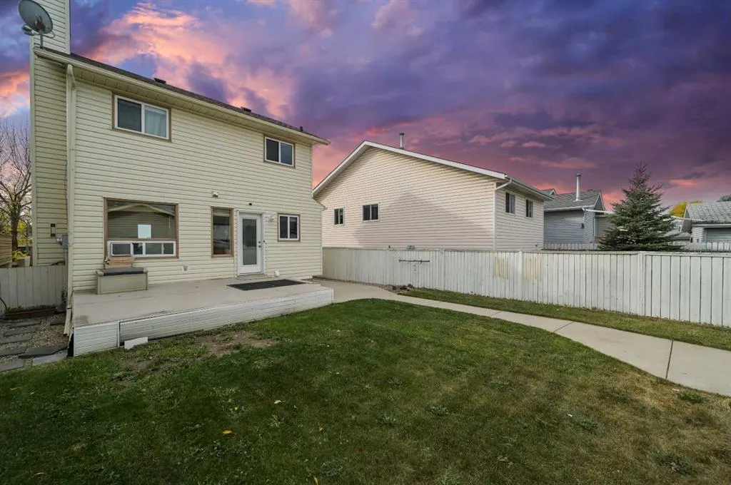 24 Laguna Close NE