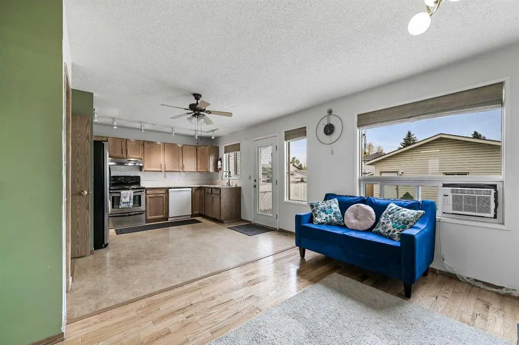 24 Laguna Close NE