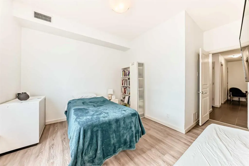 1320 1 Street SE, #904