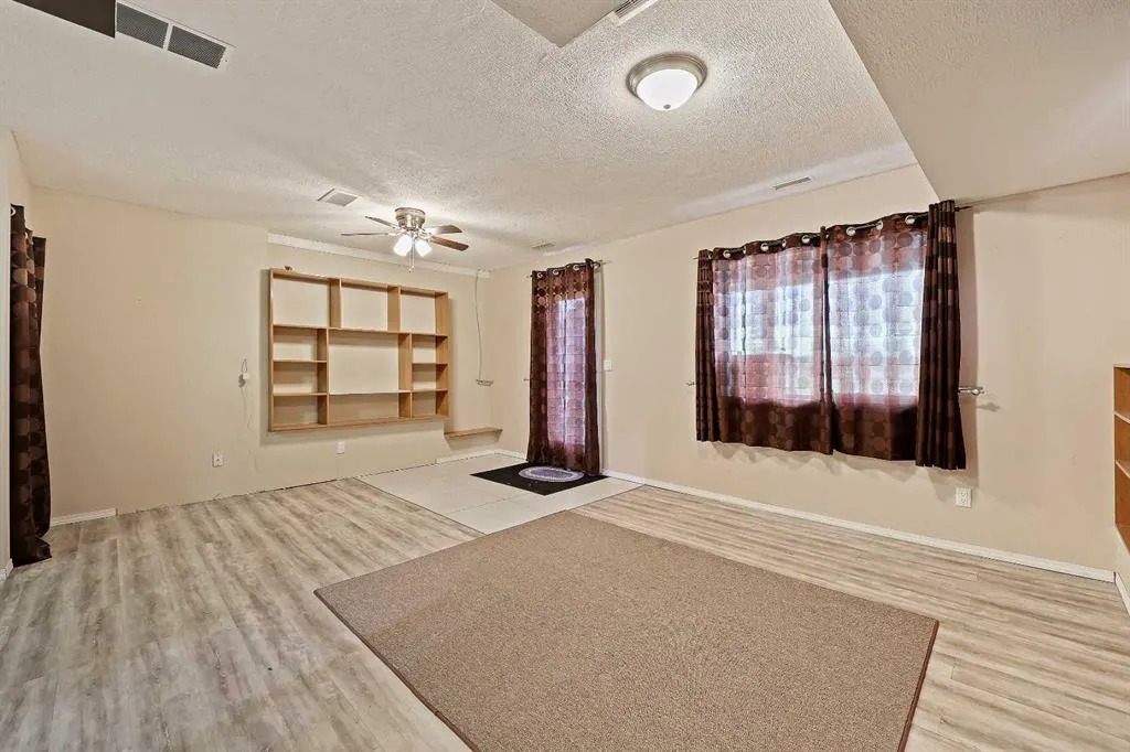 30 Meadowpark Place