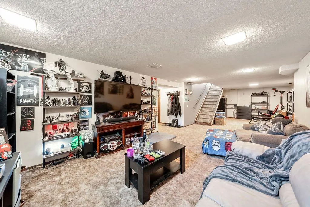 1302 Mountain Avenue