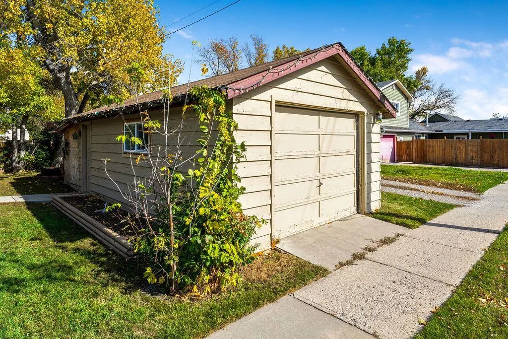 1302 Mountain Avenue