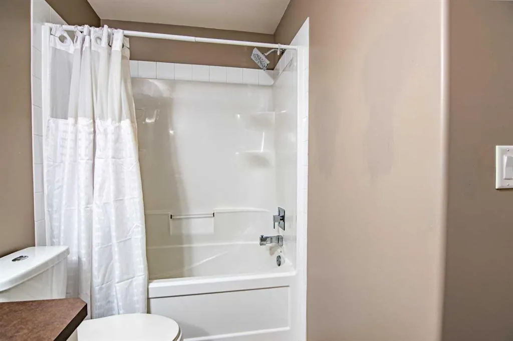30 Carleton Avenue, #805