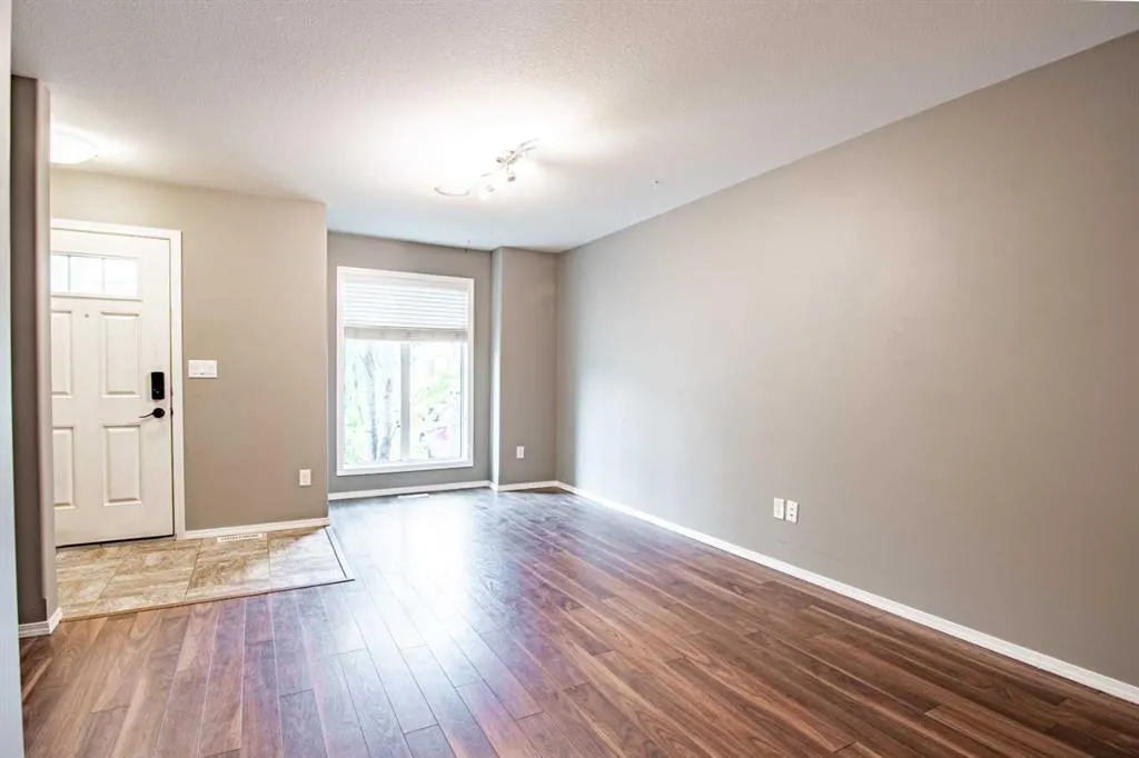 30 Carleton Avenue, #805