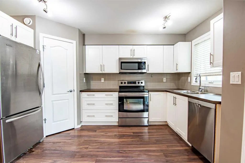 30 Carleton Avenue, #805