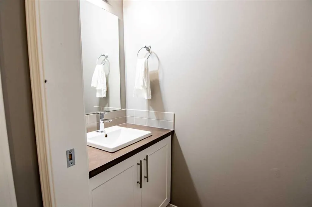 30 Carleton Avenue, #805