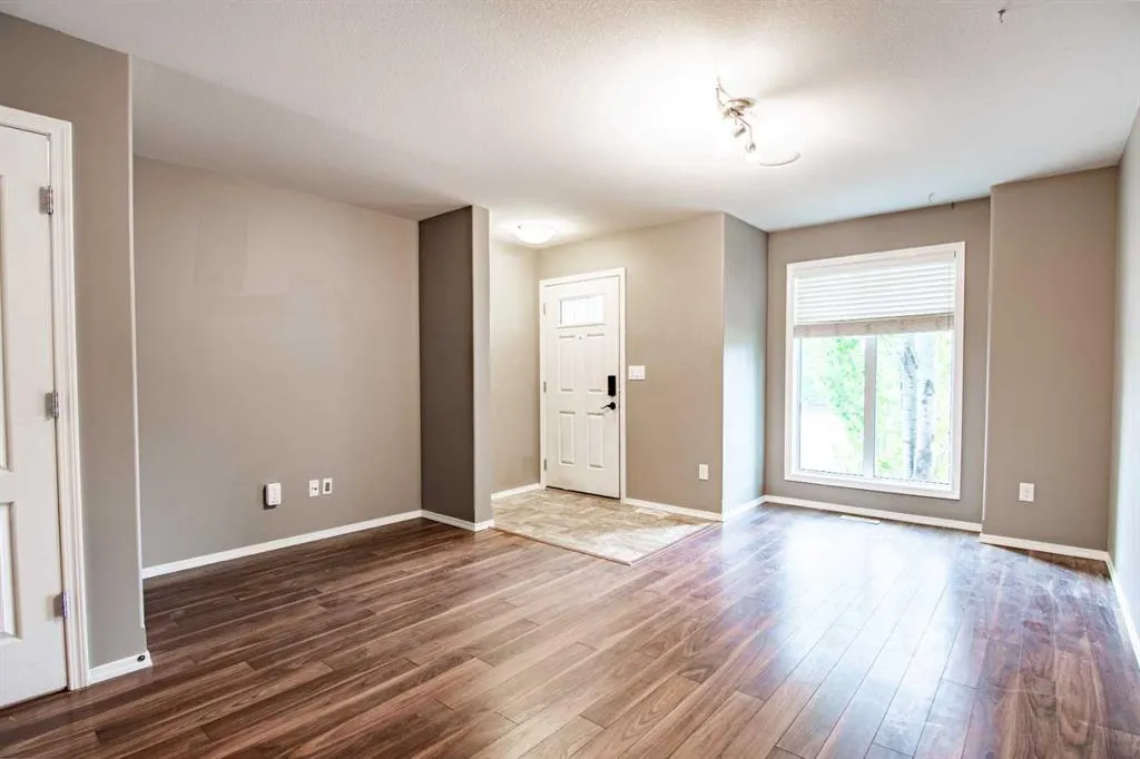 30 Carleton Avenue, #805