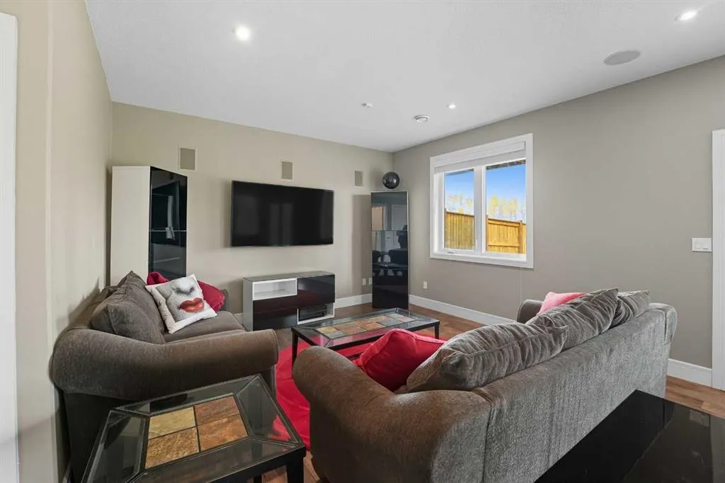 116 Paramount Crescent