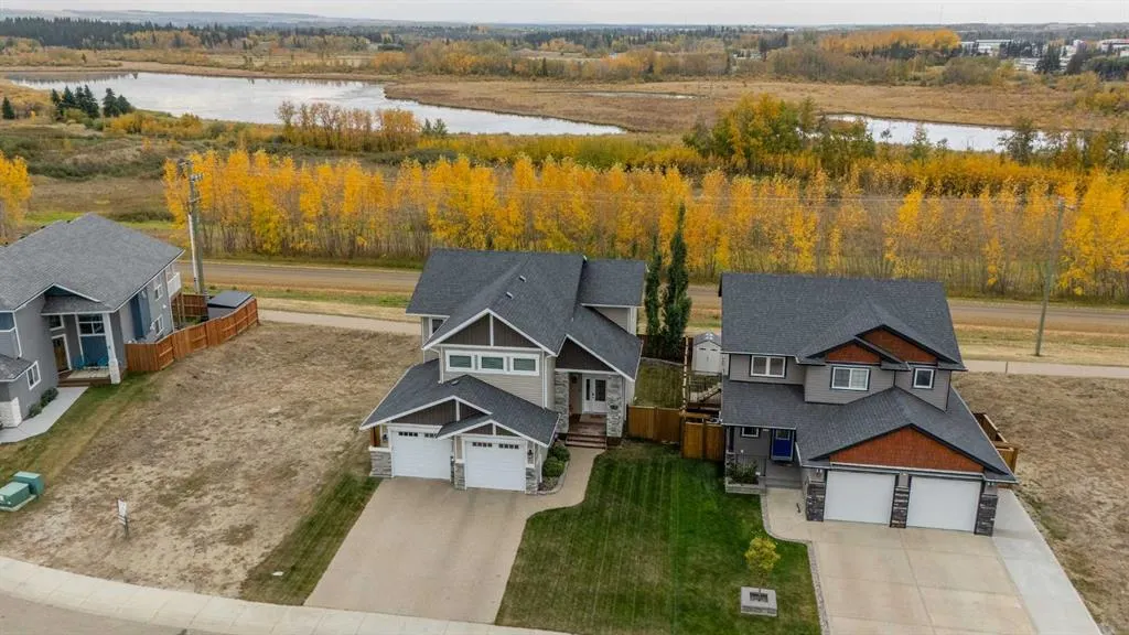 116 Paramount Crescent