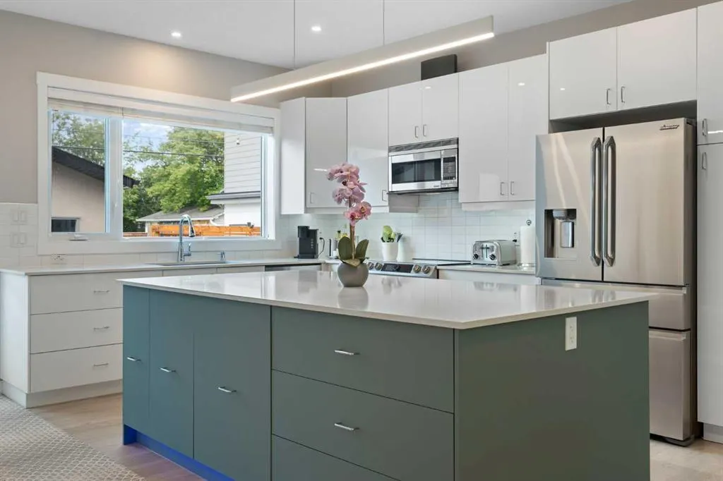 2739 Cochrane Road NW