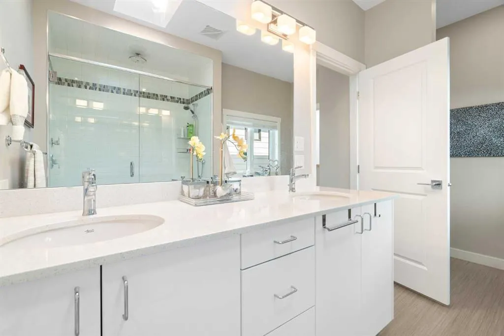 2739 Cochrane Road NW