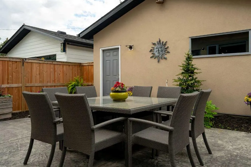 2739 Cochrane Road NW