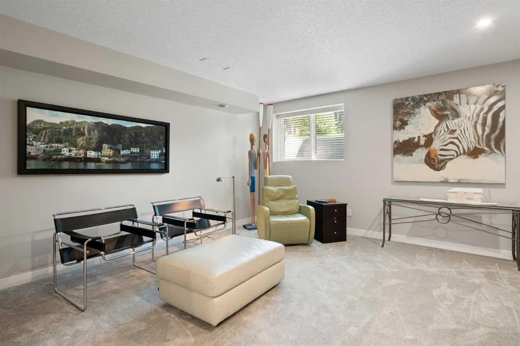 2739 Cochrane Road NW