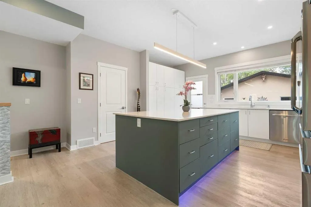 2739 Cochrane Road NW