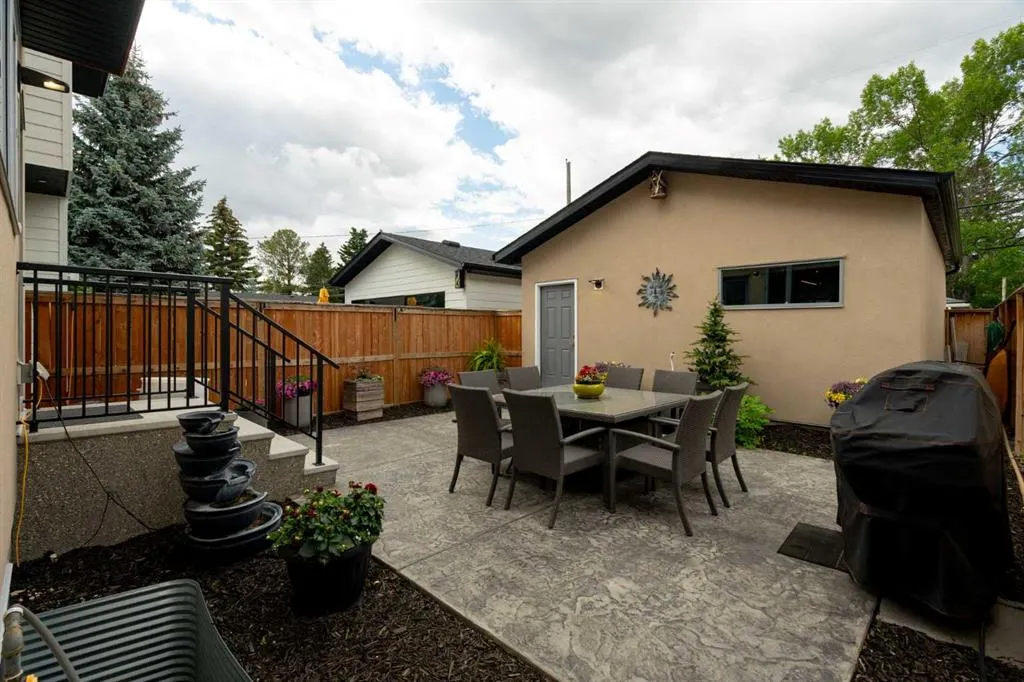 2739 Cochrane Road NW