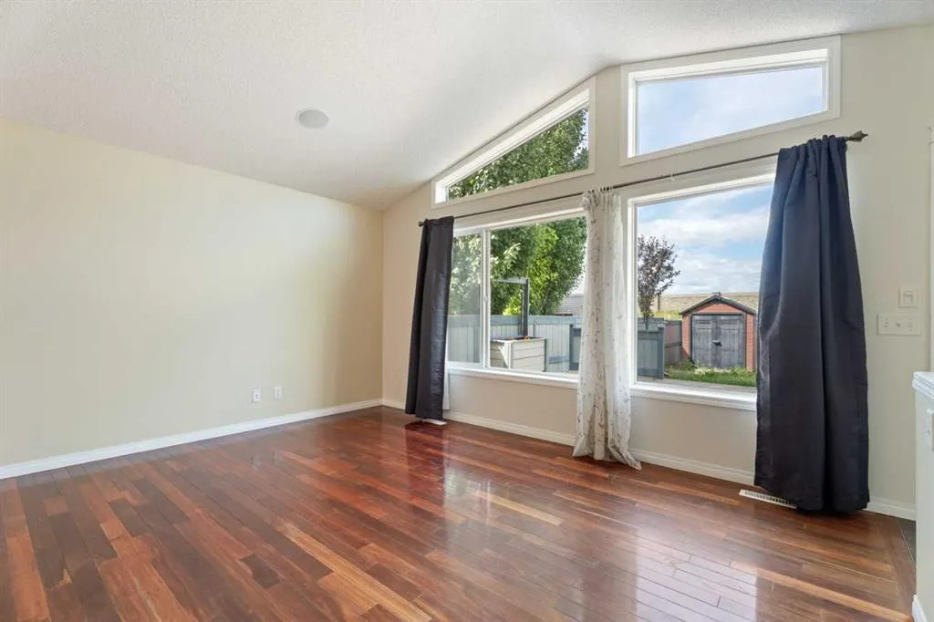203 Auburn Bay Heights SE
