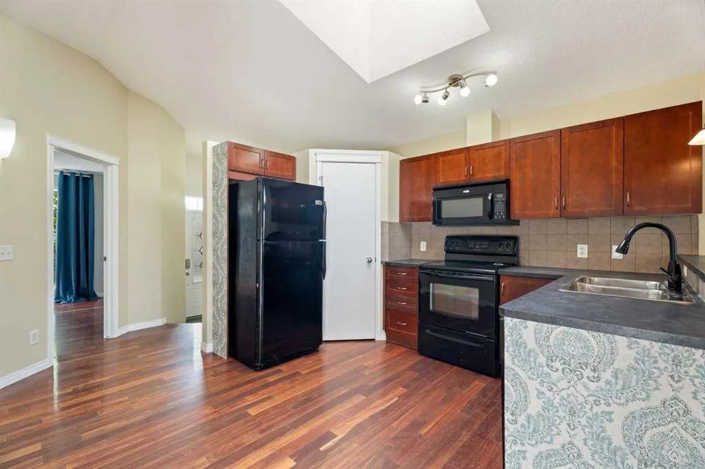 203 Auburn Bay Heights SE