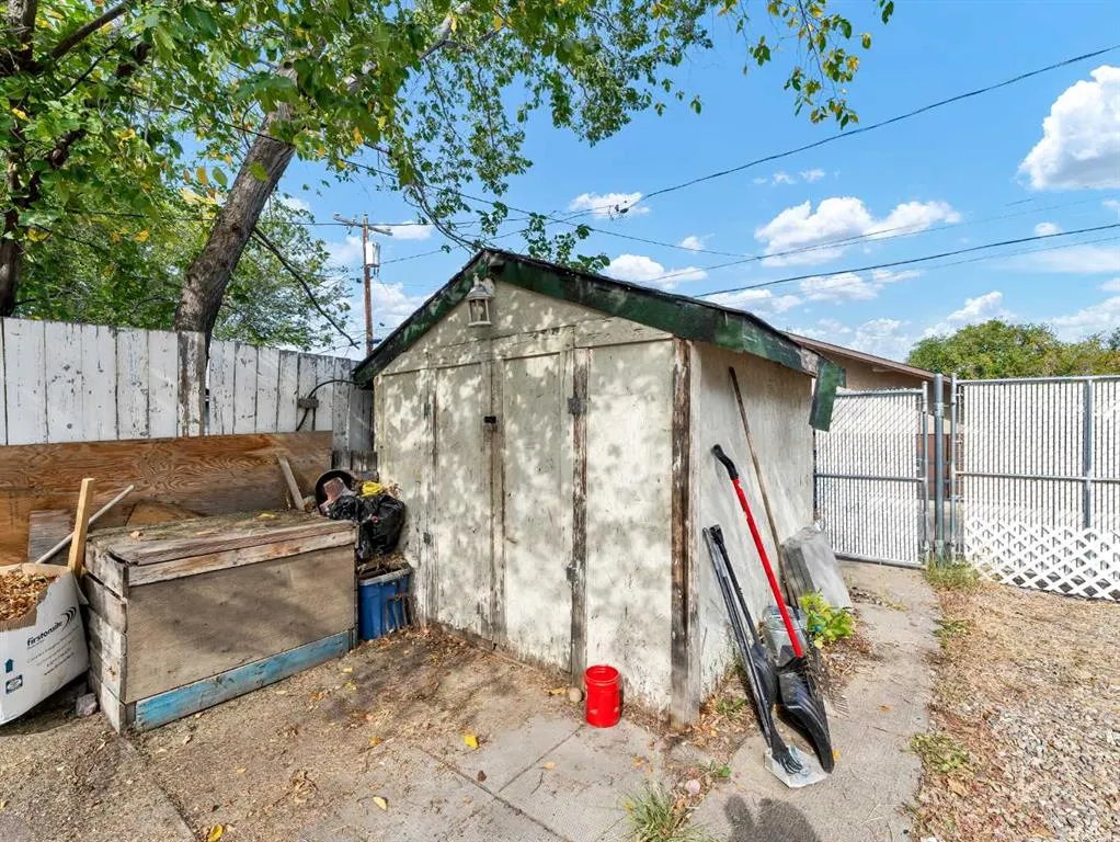 166 7 Street SE