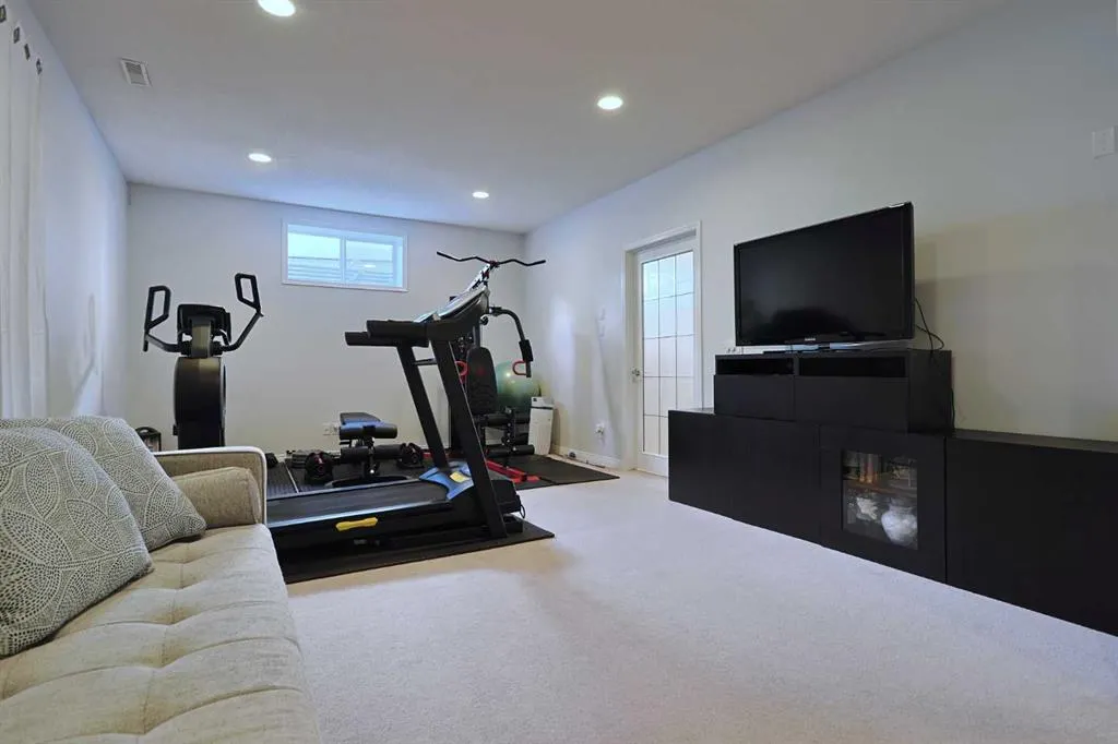 161 Hamptons Gardens NW