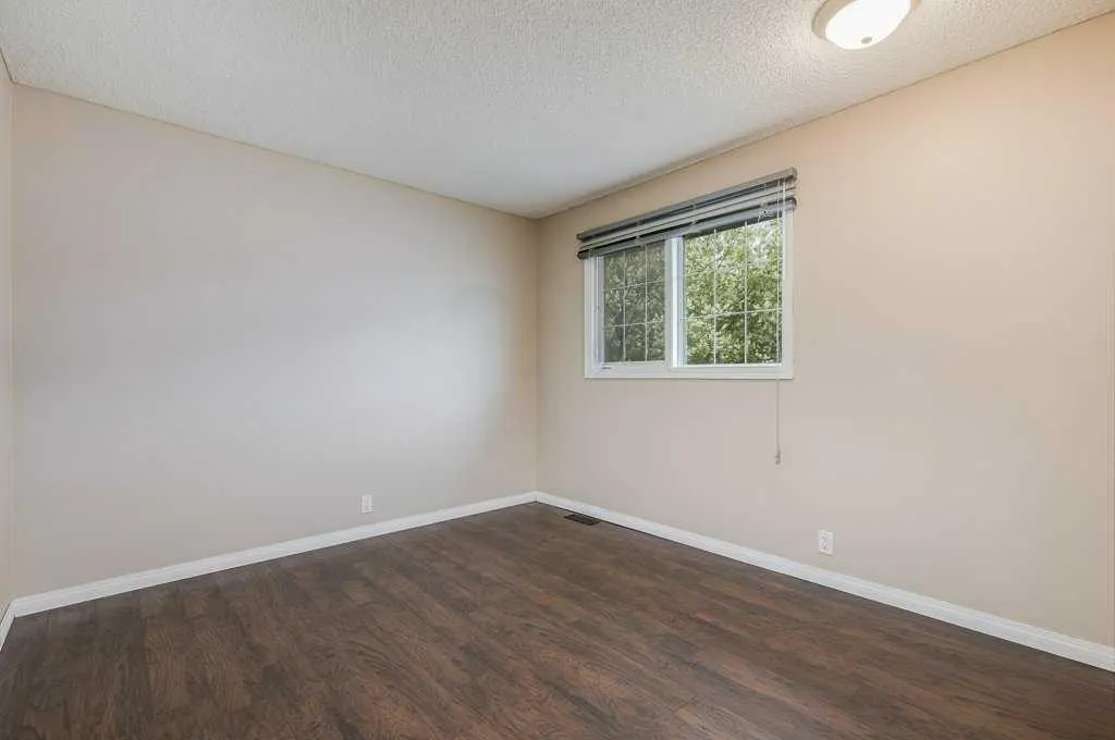 16 Ridgegate Way SW