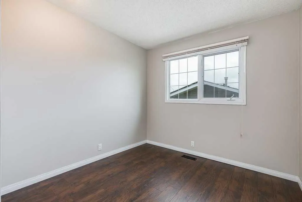 16 Ridgegate Way SW