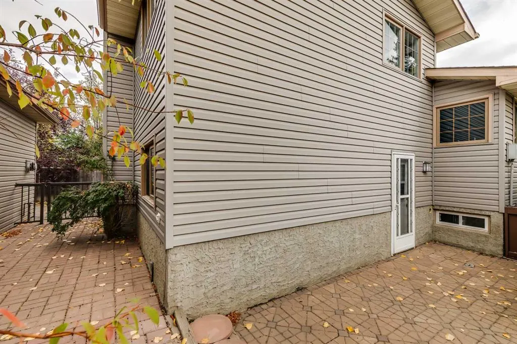 16 Ridgegate Way SW