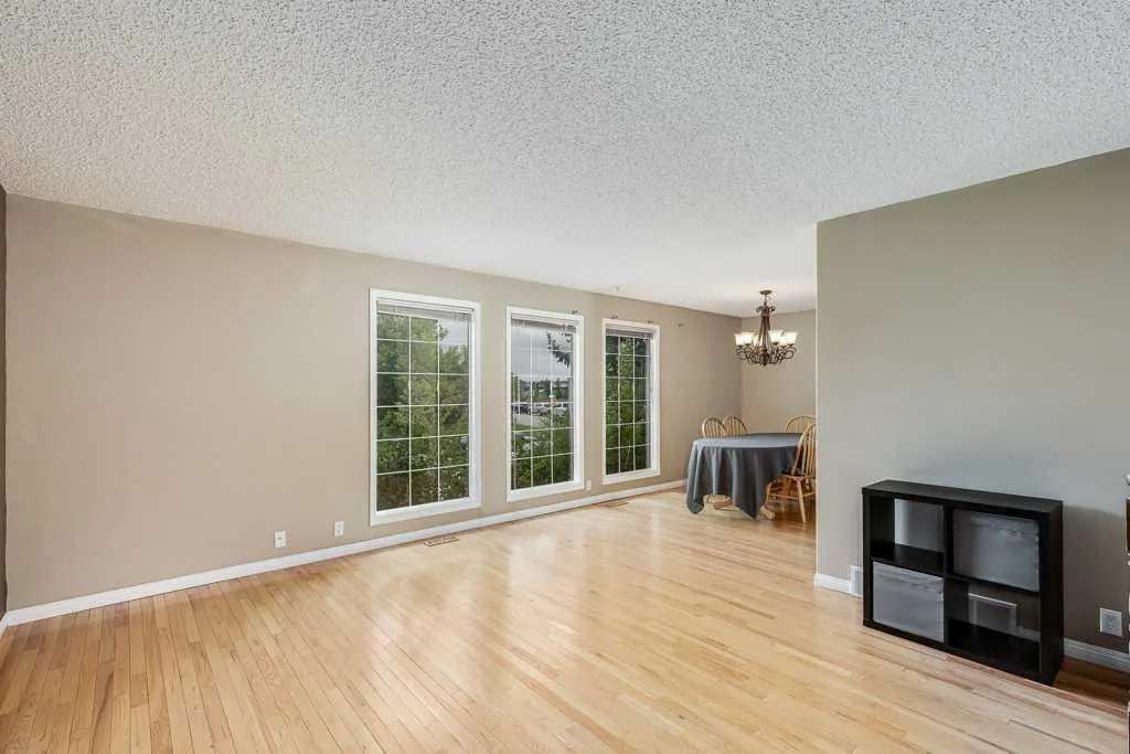 16 Ridgegate Way SW