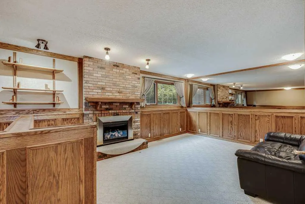 16 Ridgegate Way SW