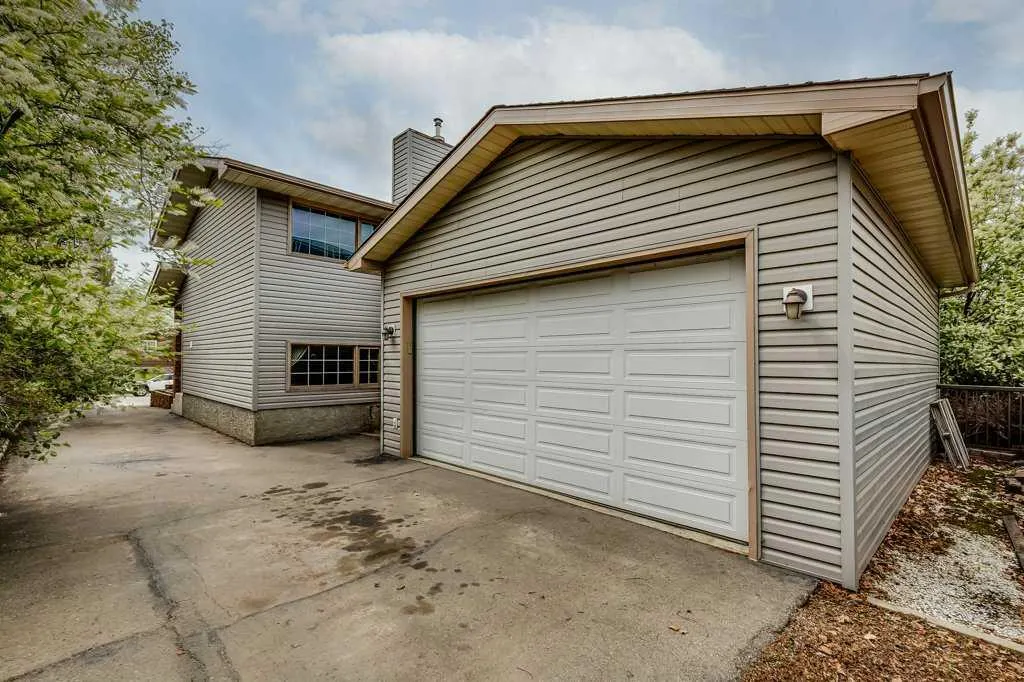 16 Ridgegate Way SW