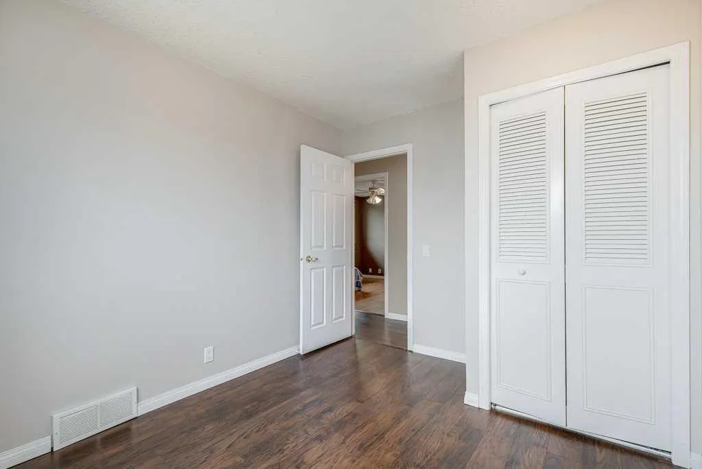 16 Ridgegate Way SW