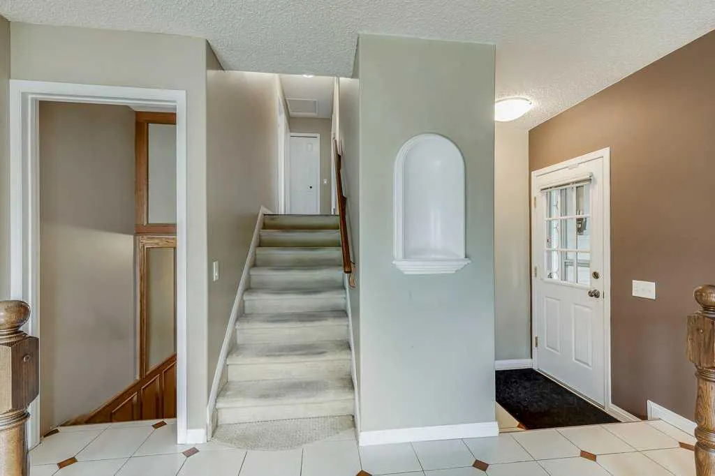 16 Ridgegate Way SW