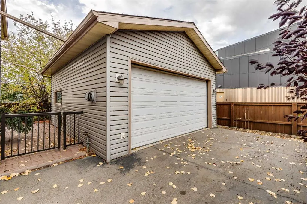 16 Ridgegate Way SW