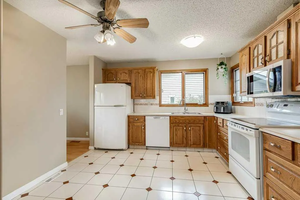 16 Ridgegate Way SW