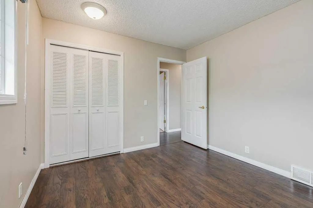 16 Ridgegate Way SW